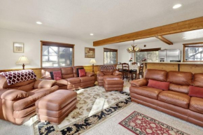 Modern Relaxation at Mockingbird in Moonlight Big Bear Big Bear Lake